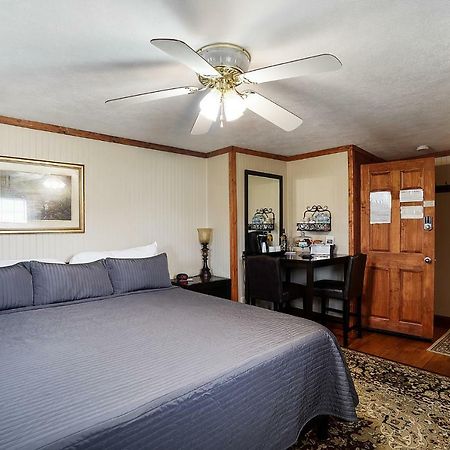 Hocking Hills Inn Logan Exterior foto